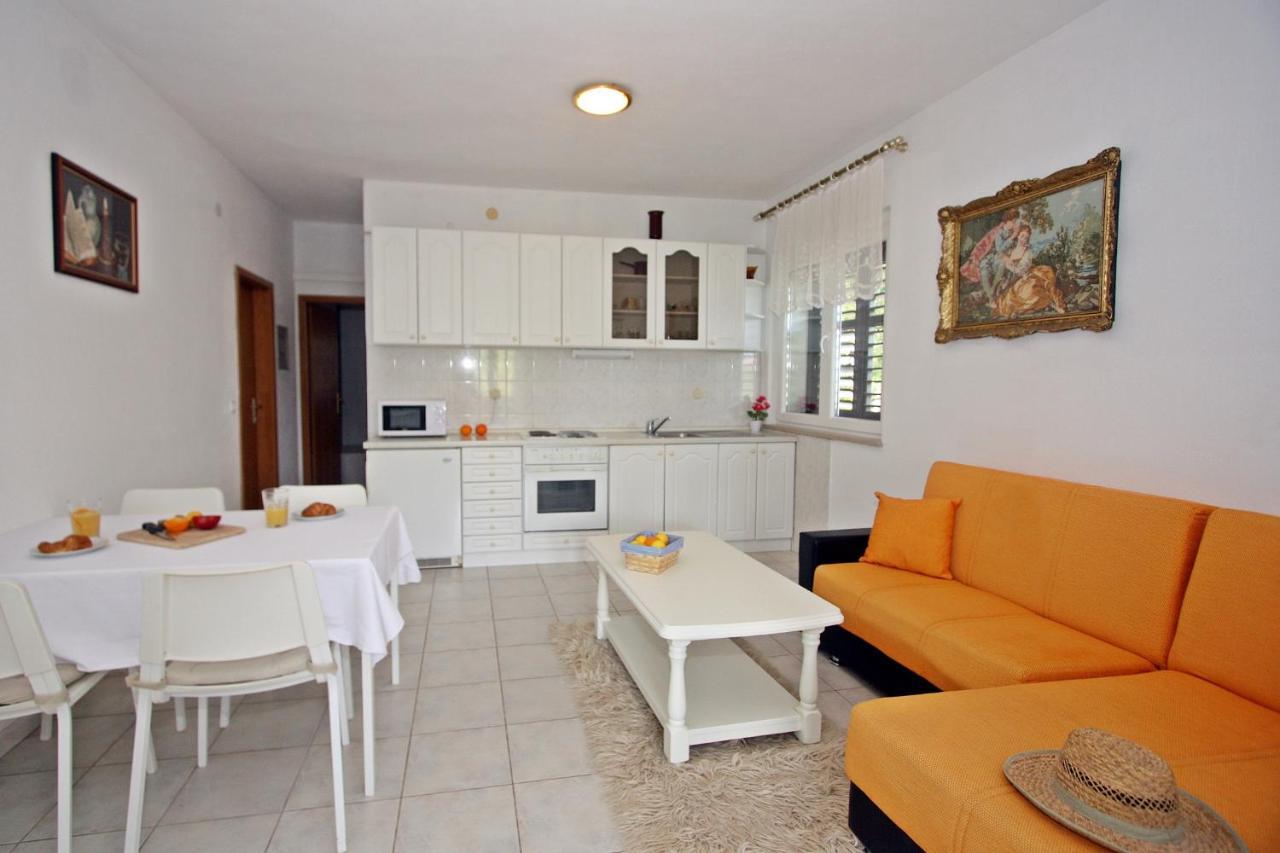 Apartments Omo 1 Supetar Exterior photo