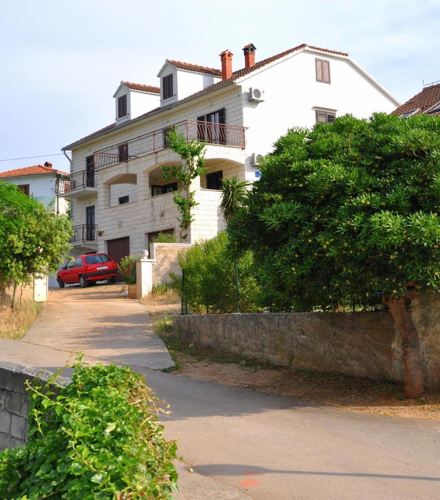 Apartments Omo 1 Supetar Exterior photo